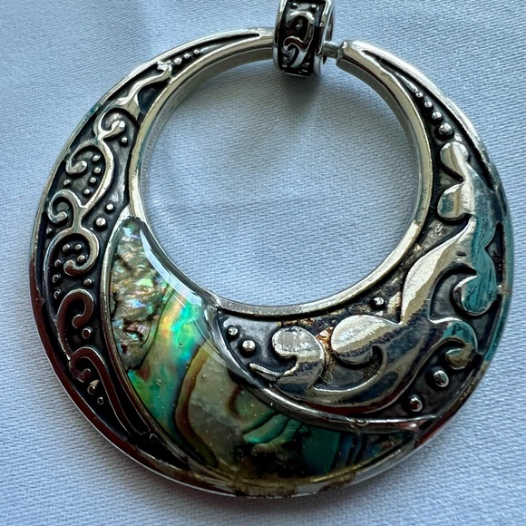 unbranded Jewelry - Paua Shell Pearle Pendant (mystic moon).